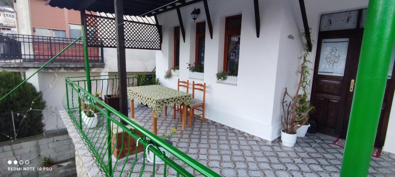 Guest House Baba Lluka 베라트 외부 사진