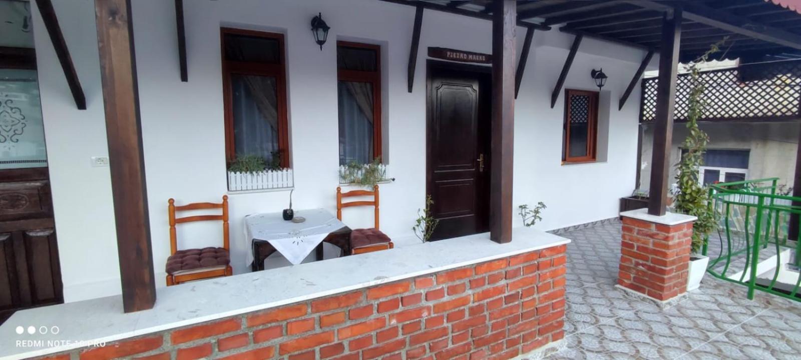 Guest House Baba Lluka 베라트 외부 사진