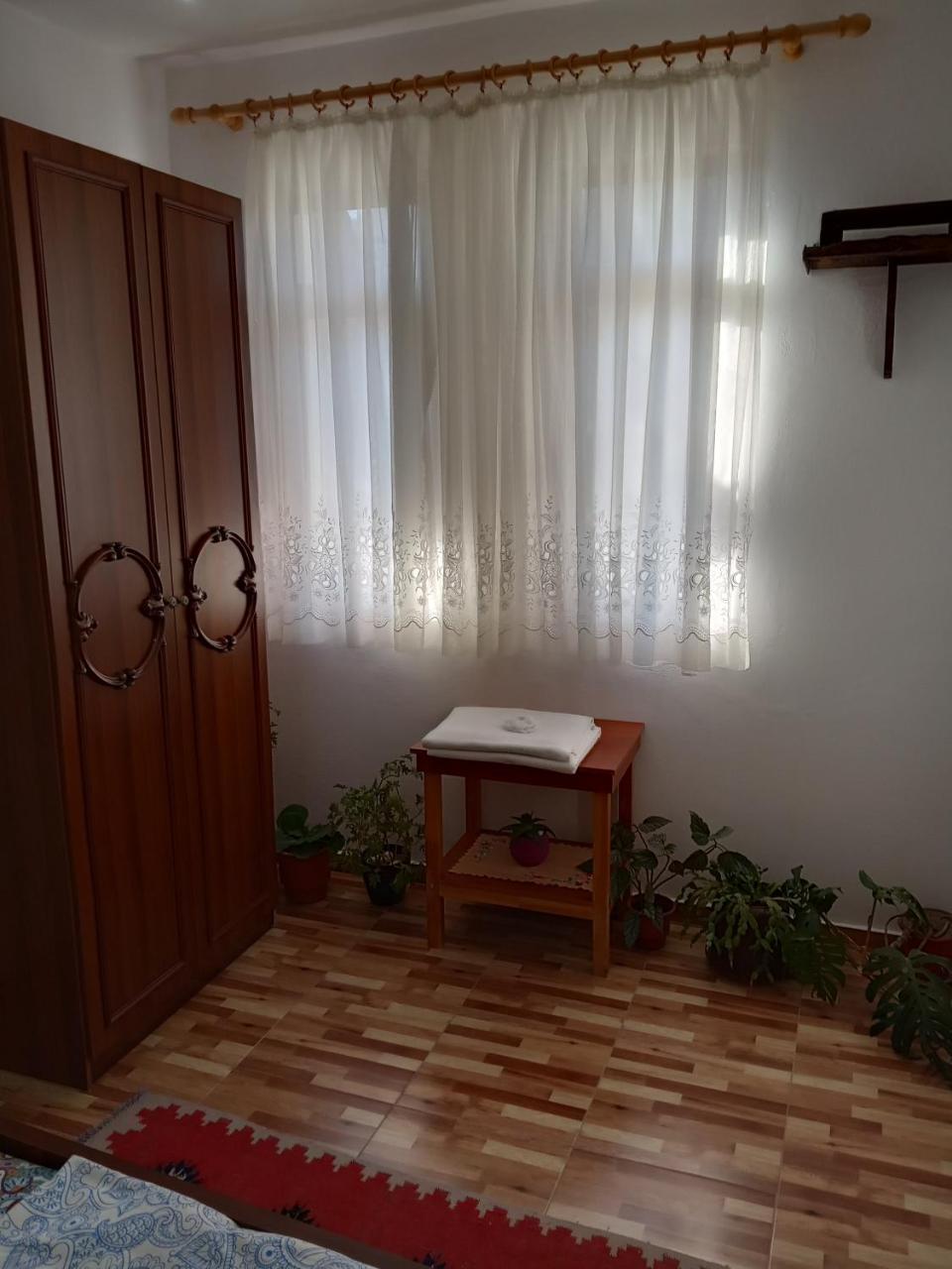 Guest House Baba Lluka 베라트 외부 사진